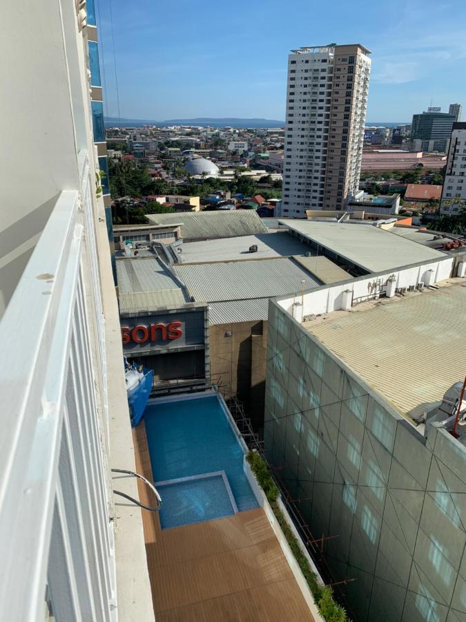 Hola! Condotel @ Inspiria Davao City Buitenkant foto