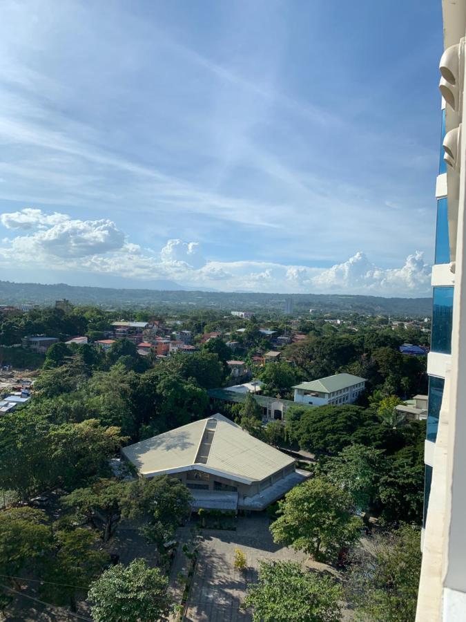 Hola! Condotel @ Inspiria Davao City Buitenkant foto